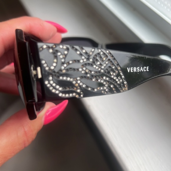 Versace black plastic sunglasses with stone details on temples - Picture 9 of 9